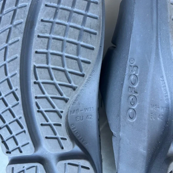 OOFOS Charcoal Slide Sandals - Picture 11 of 11